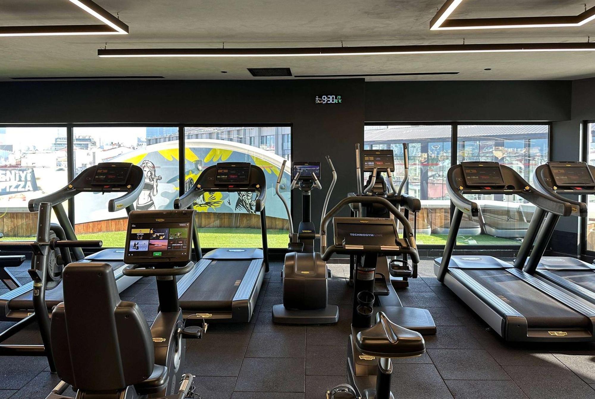 Otel Ramada Plaza By Wyndham Center 5*