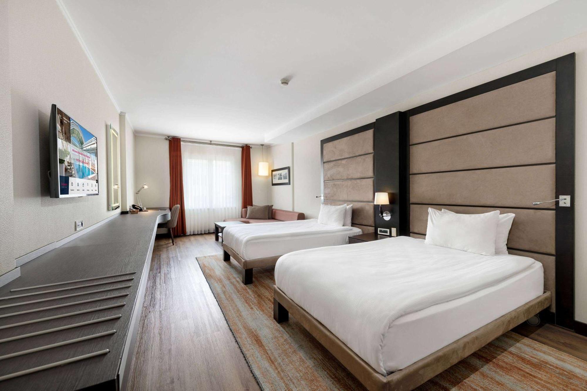 Otel Ramada Plaza By Wyndham Center